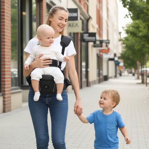 porte bebe hanche maman se promene avec bebe et fils