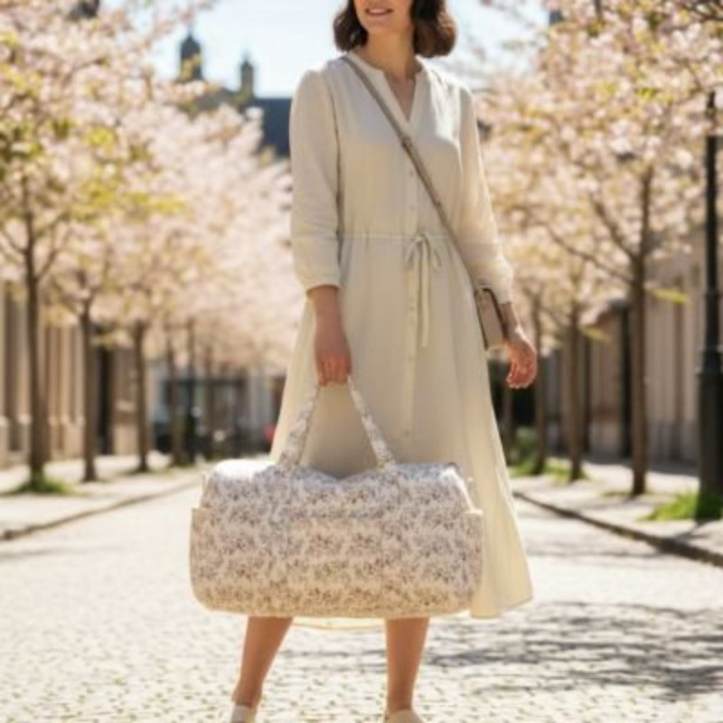 sac a langer imprime delicat xxl femme pose